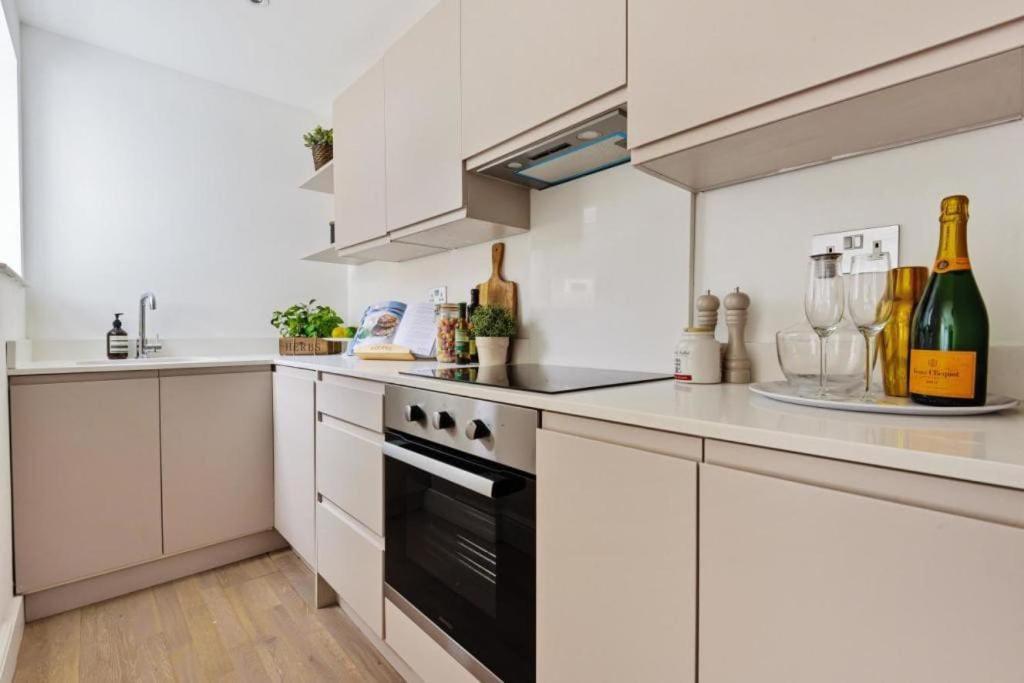 Amazing 3 Bed Interior Designed House With Garden - 114 The Hervey 伦敦 外观 照片